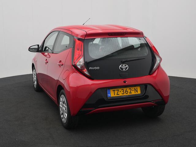 Toyota AYGO 1.0 VVT-i x-play ||Apple car play/ android auto||