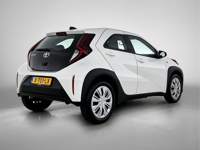 Toyota AYGO X 1.0 VVT-i MT Play | BTW voertuig | 1e Eigenaar | NIEUW GELEVERD & ONDERHOUDEN | Apple Carplay / Android Auto | Airco | Achteruitrijcamera | Elektrische ramen voor | Elektrische buitenspiegels |