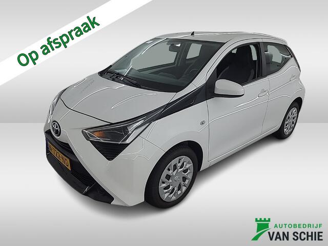 Toyota AYGO 1.0 VVT-i x-play 1e-Eig. & Dealer-Onderh. BOVAG-Garantie. NL-Auto.