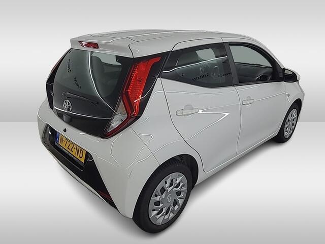 Toyota AYGO 1.0 VVT-i x-play 1e-Eig. & Dealer-Onderh. BOVAG-Garantie. NL-Auto.