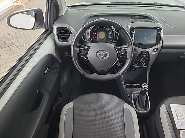 Toyota AYGO 1.0 VVT-i x-play 1e-Eig. & Dealer-Onderh. BOVAG-Garantie. NL-Auto.