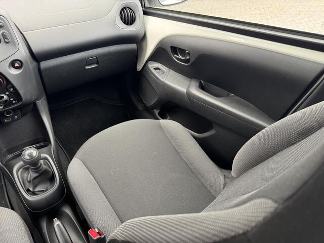 Toyota AYGO 1.0 VVT-i x-fun / Airco / Bluetooth / Snelheids Limiter / LED / Elektrische raambediening / start & stop /