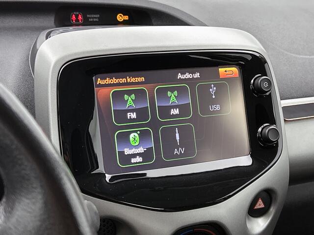 Toyota AYGO 1.0 VVT-i x-nav | Navigatie | Airco | Achteruitrijcamera | Elektrische ramen voor | Elektrisch verstelbare spiegels |