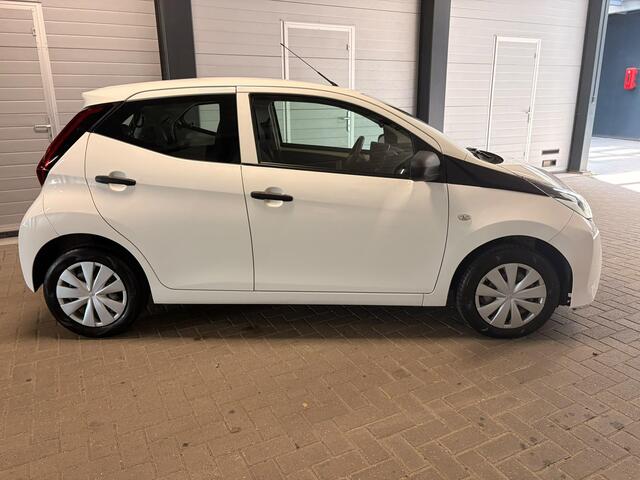Toyota AYGO 1.0 VVT-i x-fun Airco/Led