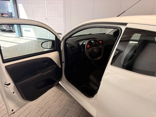 Toyota AYGO 1.0 VVT-i x-fun Airco/Led