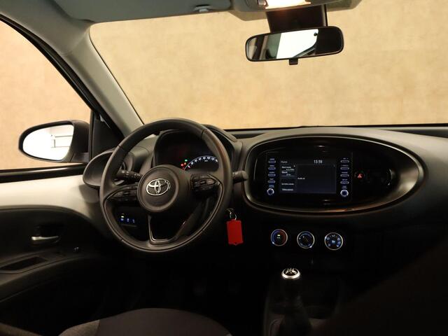 Toyota AYGO X 1.0 VVT-i MT Play - ORIGINEEL NEDERLANDSE AUTO - AIRCO - ACHTERUITRIJCAMERA - APLLE CARPLAY/ANDROID AUTO - CRUISE CONTROL ADAPTIEF - LEDEREN STUURWIEL - BLUETOOTH TELEFOONVERBINDING