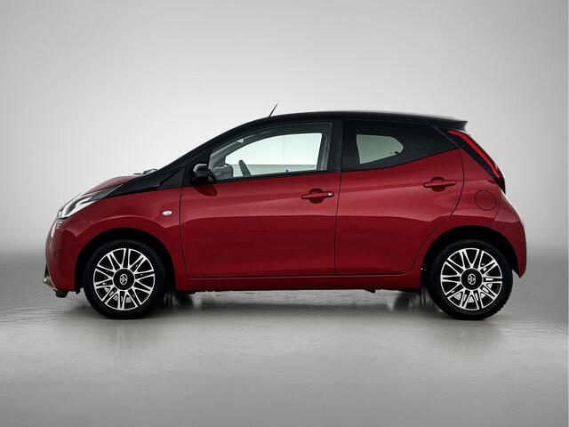 Toyota AYGO 1.0 VVT-i x-cite *automaat | Parkeersensoren voor+achter | Half lederen bekleding | Airco | Apple CarPlay/Android Auto |