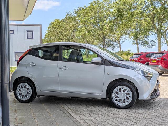 Toyota AYGO 1.0 VVT-i x-play | Airco | Camera | Bluetooth | All-season | Elek. ramen