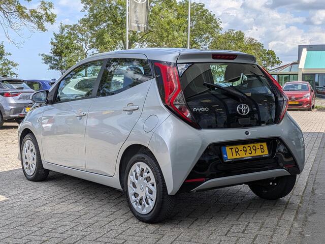 Toyota AYGO 1.0 VVT-i x-play | Airco | Camera | Bluetooth | All-season | Elek. ramen