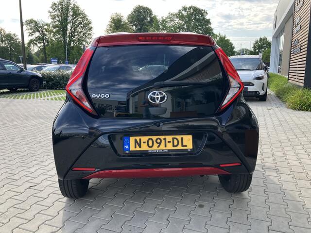 Toyota AYGO 1.0 VVT-i x-clusiv | Leder | Apple CAR Play