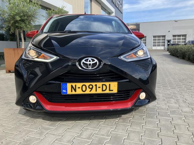 Toyota AYGO 1.0 VVT-i x-clusiv | Leder | Apple CAR Play
