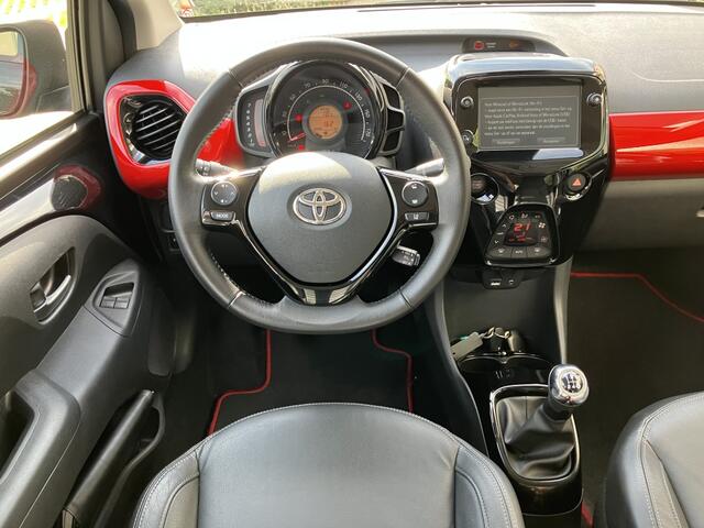 Toyota AYGO 1.0 VVT-i x-clusiv | Leder | Apple CAR Play