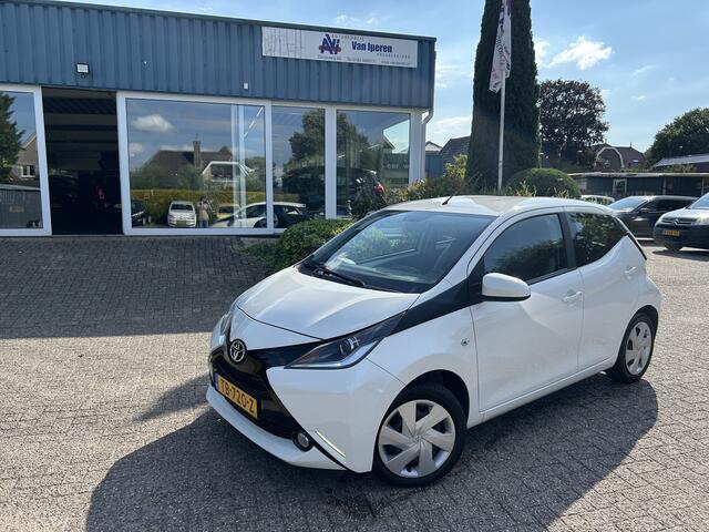 Toyota AYGO 1.0 VVT-i x-nav Apple Carplay