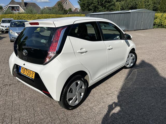 Toyota AYGO 1.0 VVT-i x-nav Apple Carplay