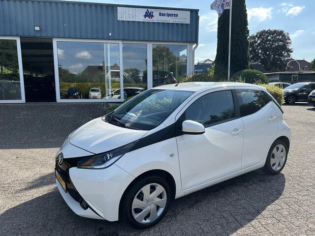 Toyota AYGO 1.0 VVT-i x-nav Apple Carplay