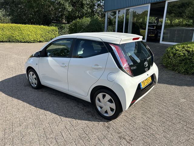 Toyota AYGO 1.0 VVT-i x-nav Apple Carplay