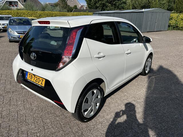 Toyota AYGO 1.0 VVT-i x-nav Apple Carplay