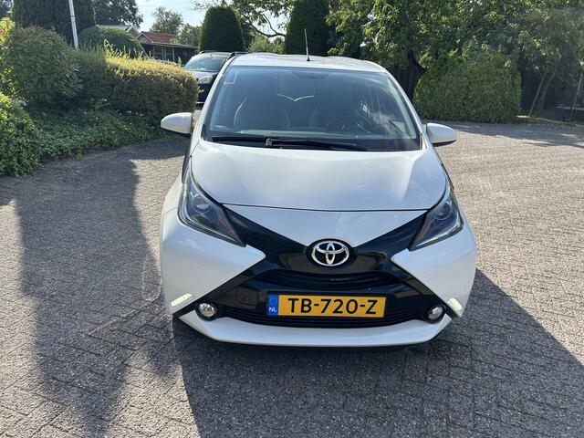 Toyota AYGO 1.0 VVT-i x-nav Apple Carplay