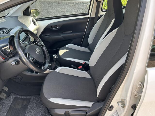Toyota AYGO 1.0 VVT-i x-nav Apple Carplay