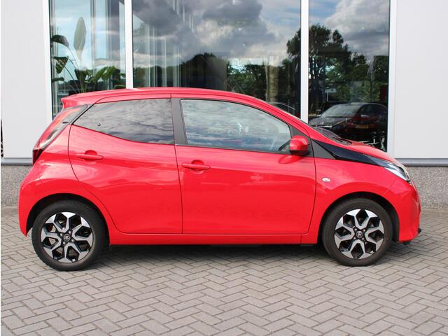 Toyota AYGO 1.0 VVT-i x-clusiv 5-DRS, Climate control, Lichtmetalen velgen, Parkeercamera.