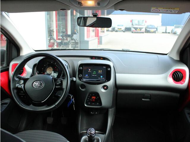 Toyota AYGO 1.0 VVT-i x-clusiv 5-DRS, Climate control, Lichtmetalen velgen, Parkeercamera.