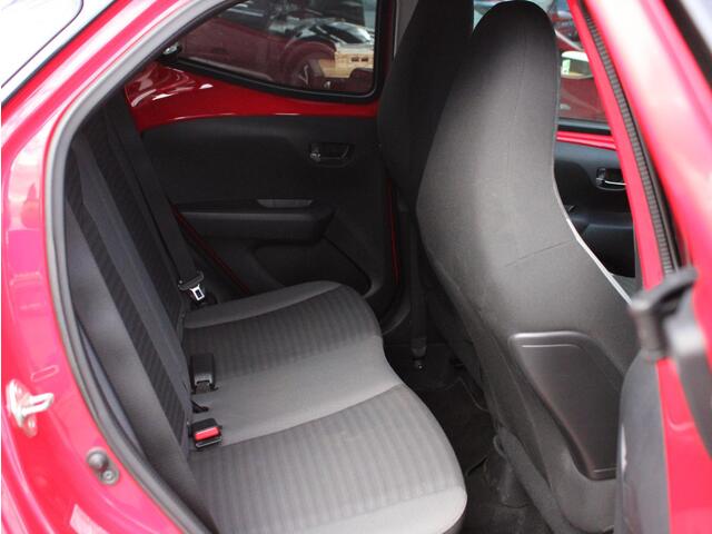 Toyota AYGO 1.0 VVT-i x-clusiv 5-DRS, Climate control, Lichtmetalen velgen, Parkeercamera.
