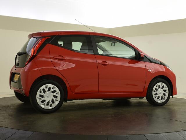 Toyota AYGO 1.0 VVT-i x-play | Carplay/AndroidAuto | Camera | Cruise