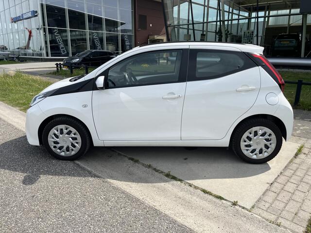 Toyota AYGO 1.0 VVT-i x-play cabrio / Camera / Cruise Control / Elektrisch vouwdak / Airco /