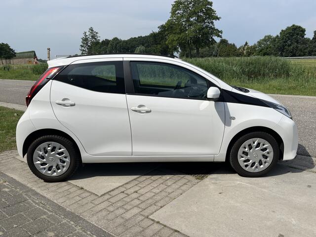 Toyota AYGO 1.0 VVT-i x-play cabrio / Camera / Cruise Control / Elektrisch vouwdak / Airco /