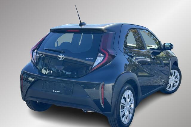 Toyota AYGO X Hybrid 115 play, Nieuw en snel leverbaar met ¤1.000,- inruilpremie!!