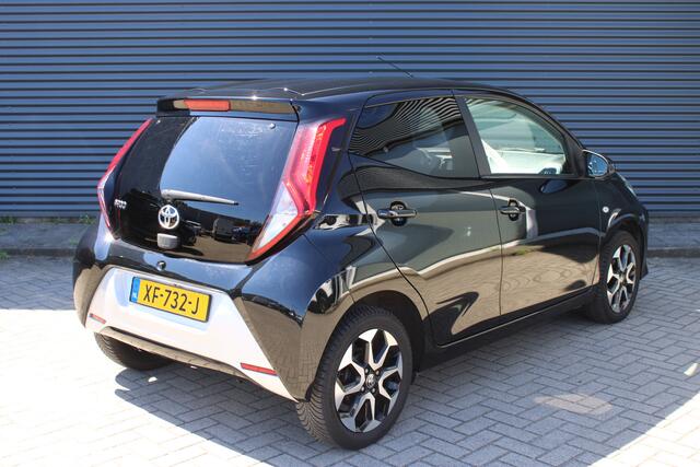 Toyota AYGO 1.0 VVT-i x-clusiv