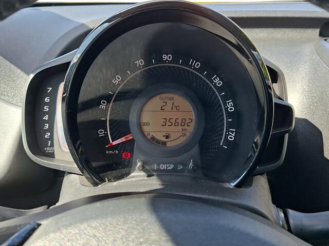 Toyota AYGO 1.0 VVT-i x-joy | BTW voertuig | Dealer onderhouden | Climate control | Apple CarPlay/Android Auto | Achteruitrijcamera | Automatische verlichting |