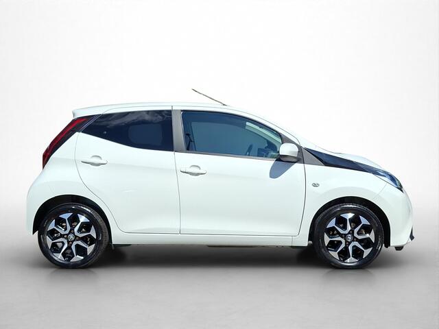Toyota AYGO 1.0 VVT-i x-joy | BTW voertuig | Dealer onderhouden | Climate control | Apple CarPlay/Android Auto | Achteruitrijcamera | Automatische verlichting |