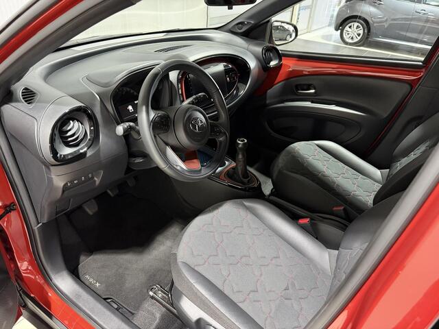 Toyota AYGO X 1.0 VVT-i MT Envy JBL Geluidsinstallatie, 2 Tone Lak, Draadloos opladen mobiele telefoon, Camera, Adaptieve Cruise Control, BTW Auto