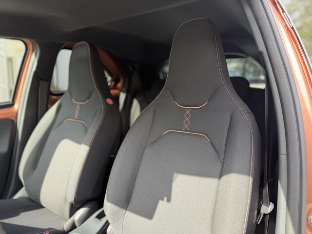 Toyota AYGO X Hybrid 115 Pulse + Easy Pack Apple/Android, Draadloze telefoonlader, Parkeersensoren