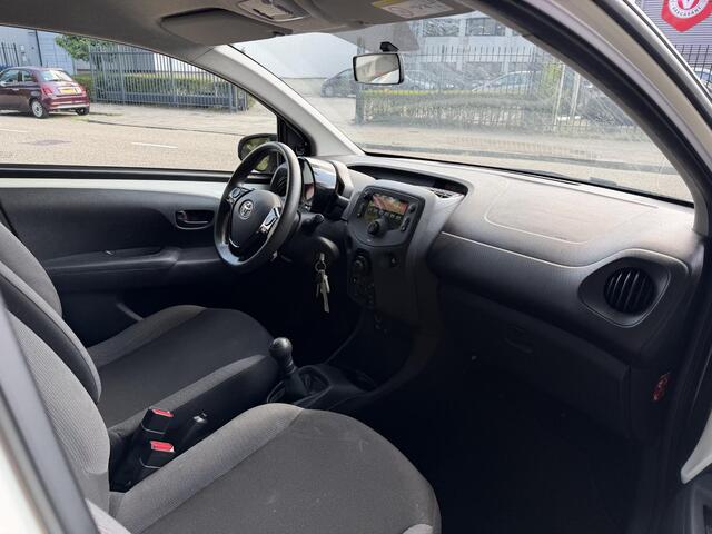 Toyota AYGO 1.0 VVT-i x-fun BI-TONE . GARANTIE TOT 06-2031* . AIRCO . SLECHTS 50.000 KM! . 1E EIGENAAR .