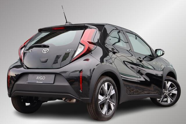 Toyota AYGO X Hybrid 115 play Go Pack, LM velgen Nieuw en snel leverbaar met €1.500 inruilvoordeel