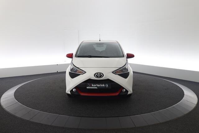Toyota AYGO 1.0 VVT-i x-cite 15" LM velgen, Carplay, Airco, Cruise