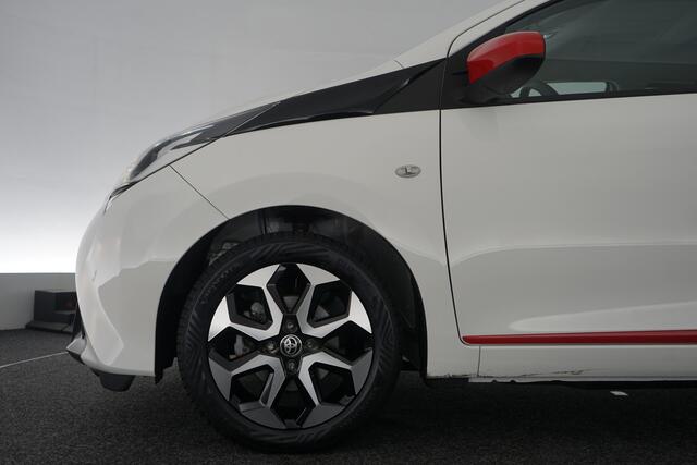 Toyota AYGO 1.0 VVT-i x-cite 15" LM velgen, Carplay, Airco, Cruise