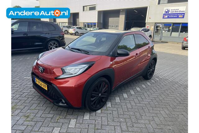 Toyota AYGO X 1.0 VVT-i MT Premium |nieuw onderhoud|stoelverwarming|leder|parkeersensoren|