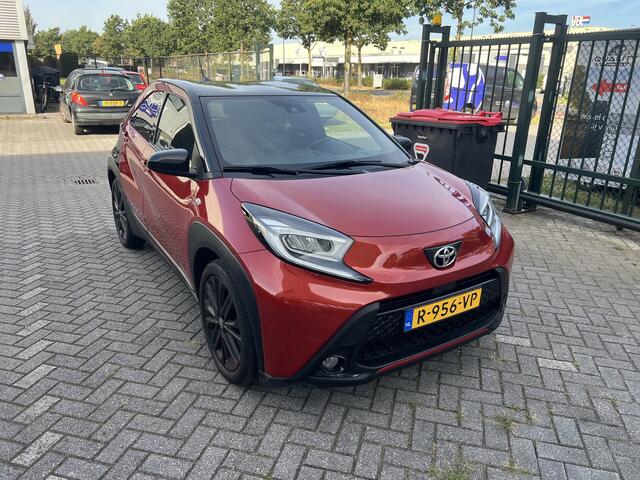 Toyota AYGO X 1.0 VVT-i MT Premium |nieuw onderhoud|stoelverwarming|leder|parkeersensoren|
