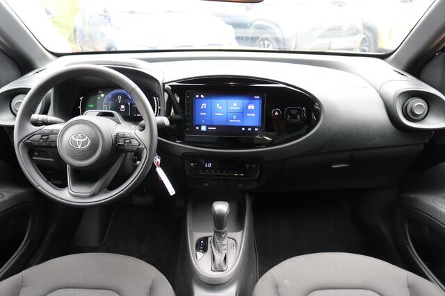 Toyota AYGO X Hybrid 115 play, Apple & Android Auto, Adaptieve cruise control, Parkeercamera, Road sign assist.