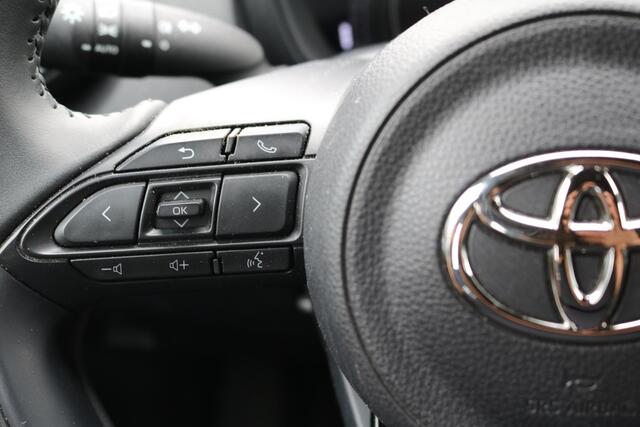 Toyota AYGO X Hybrid 115 play, Apple & Android Auto, Adaptieve cruise control, Parkeercamera, Road sign assist.