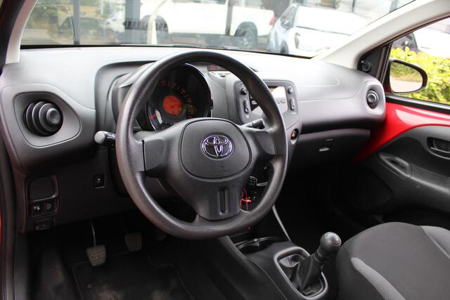 Toyota AYGO 1.0 VVT-i x | Rijklaar | Dealer onderhouden | All season banden | Radio/USB/AUX-speler | Centrale vergrendeling