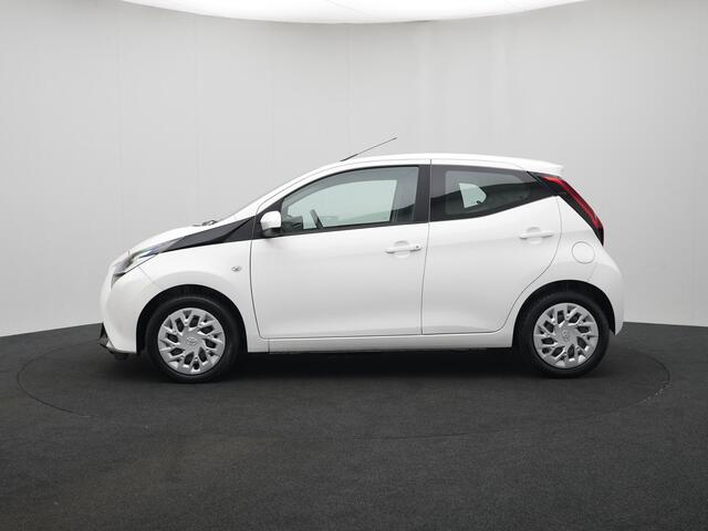 Toyota AYGO 1.0 VVT-i x-play | NL Auto | Dealer Onderhouden | Achteruitrijcamera | Binnen 31-8