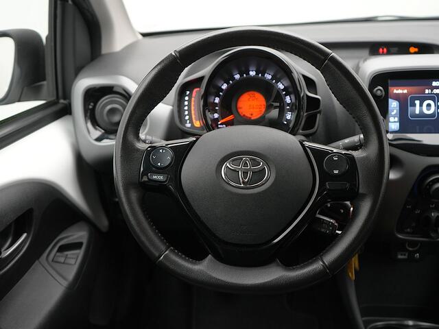 Toyota AYGO 1.0 VVT-i x-play | NL Auto | Dealer Onderhouden | Achteruitrijcamera | Binnen 31-8