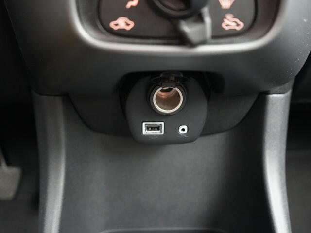 Toyota AYGO 1.0 VVT-i x-play | NL Auto | Dealer Onderhouden | Achteruitrijcamera | Binnen 31-8