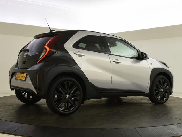 Toyota AYGO X 1.0 VVT-i S-CVT JBL Bi-Tone | Halfleer | PDC | Stoelverwarming