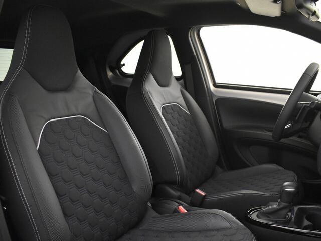 Toyota AYGO X 1.0 VVT-i S-CVT JBL Bi-Tone | Halfleer | PDC | Stoelverwarming