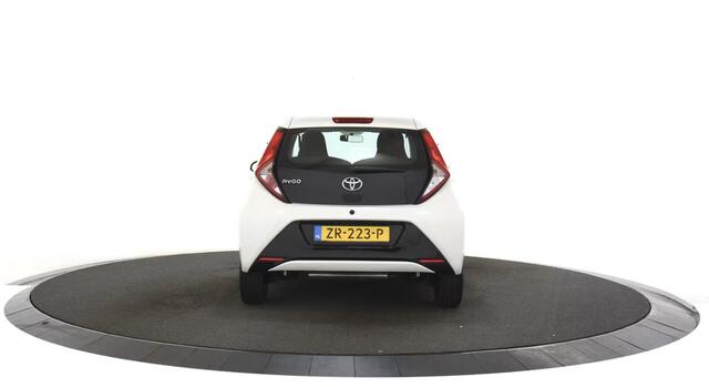 Toyota AYGO 1.0 VVT-i x-play Camera / Navigatie / 5Drs